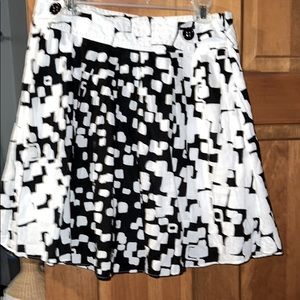 Black/white patterned flair skirt size 8